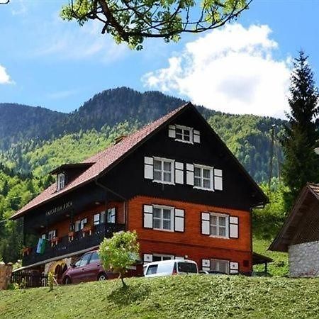 Bed and Breakfast Smucarska Koca Kotlje Екстер'єр фото