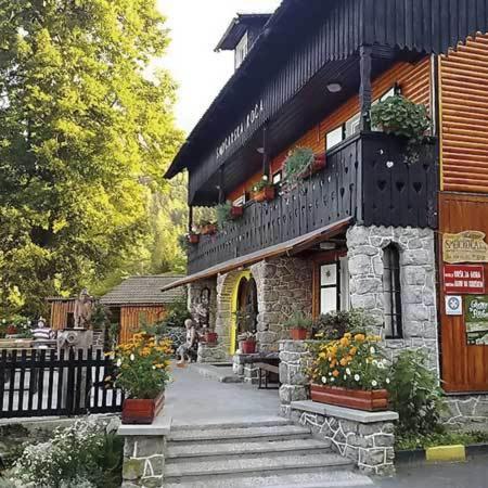 Bed and Breakfast Smucarska Koca Kotlje Екстер'єр фото