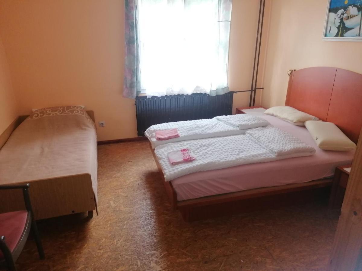 Bed and Breakfast Smucarska Koca Kotlje Екстер'єр фото