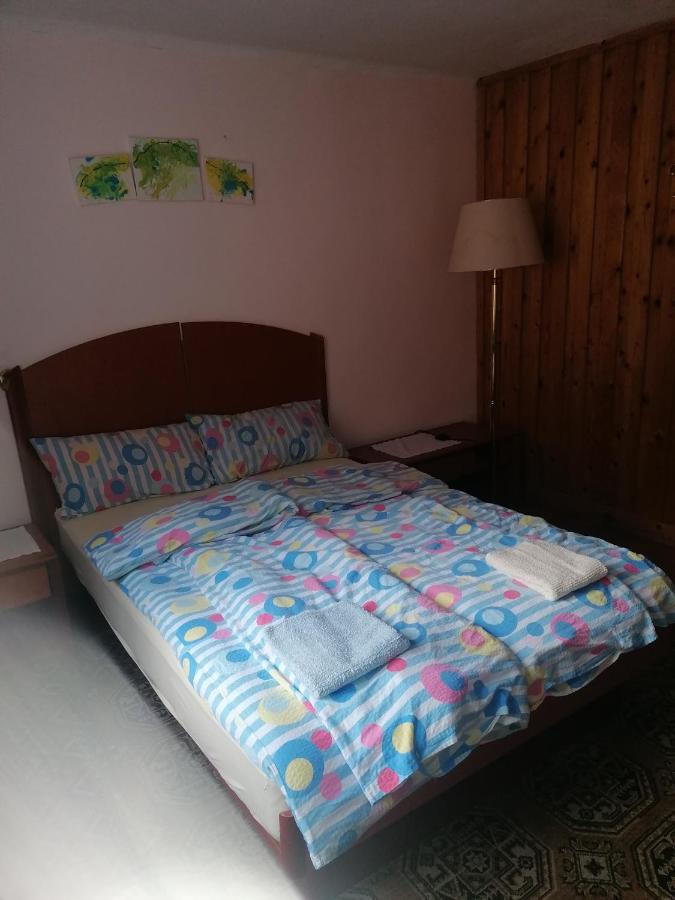 Bed and Breakfast Smucarska Koca Kotlje Екстер'єр фото