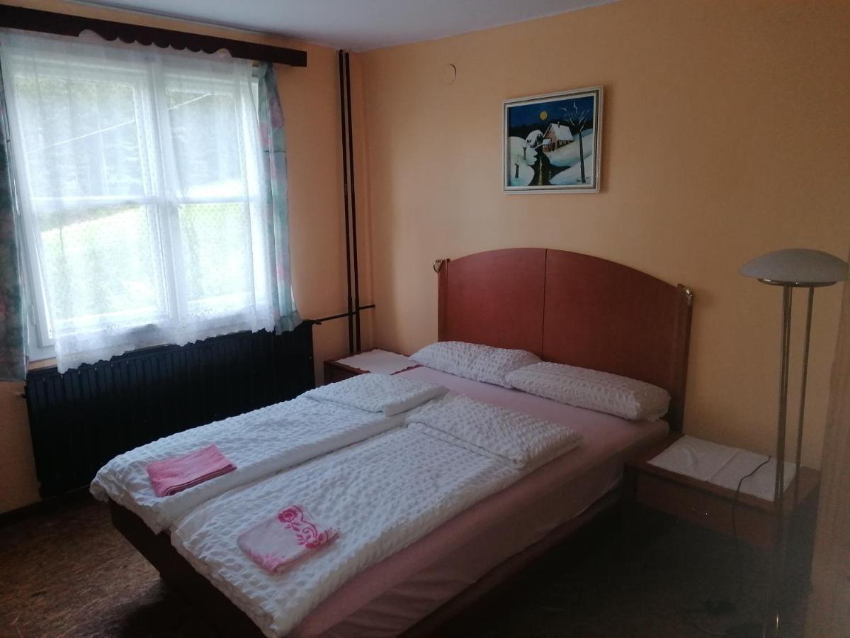 Bed and Breakfast Smucarska Koca Kotlje Екстер'єр фото