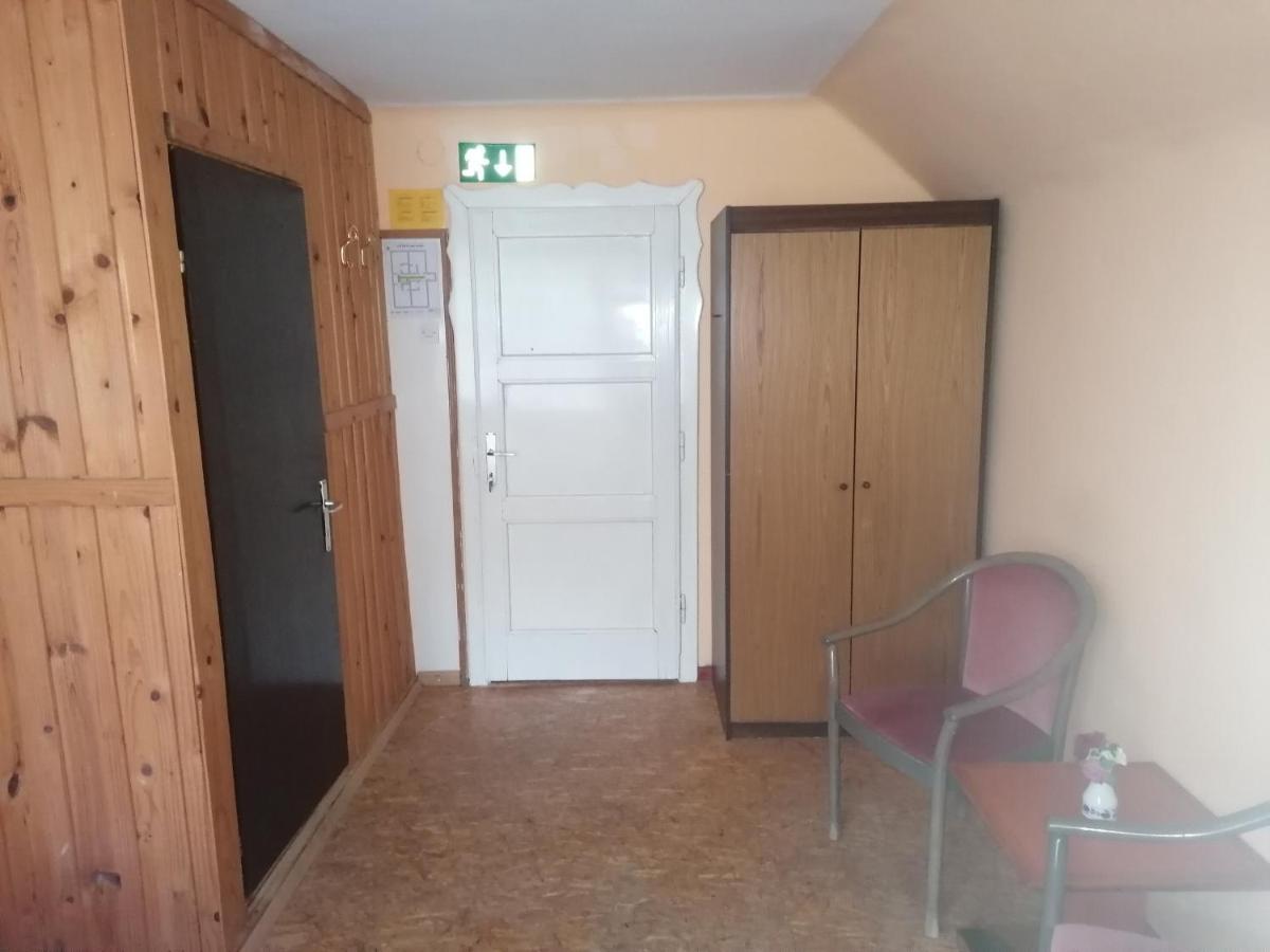 Bed and Breakfast Smucarska Koca Kotlje Екстер'єр фото